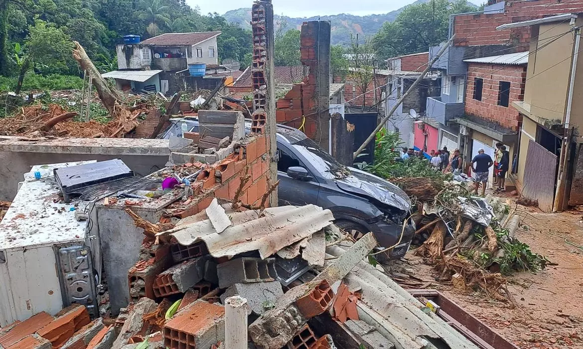 Bolsa Família será adiantado para vítimas da chuva do litoral de SP